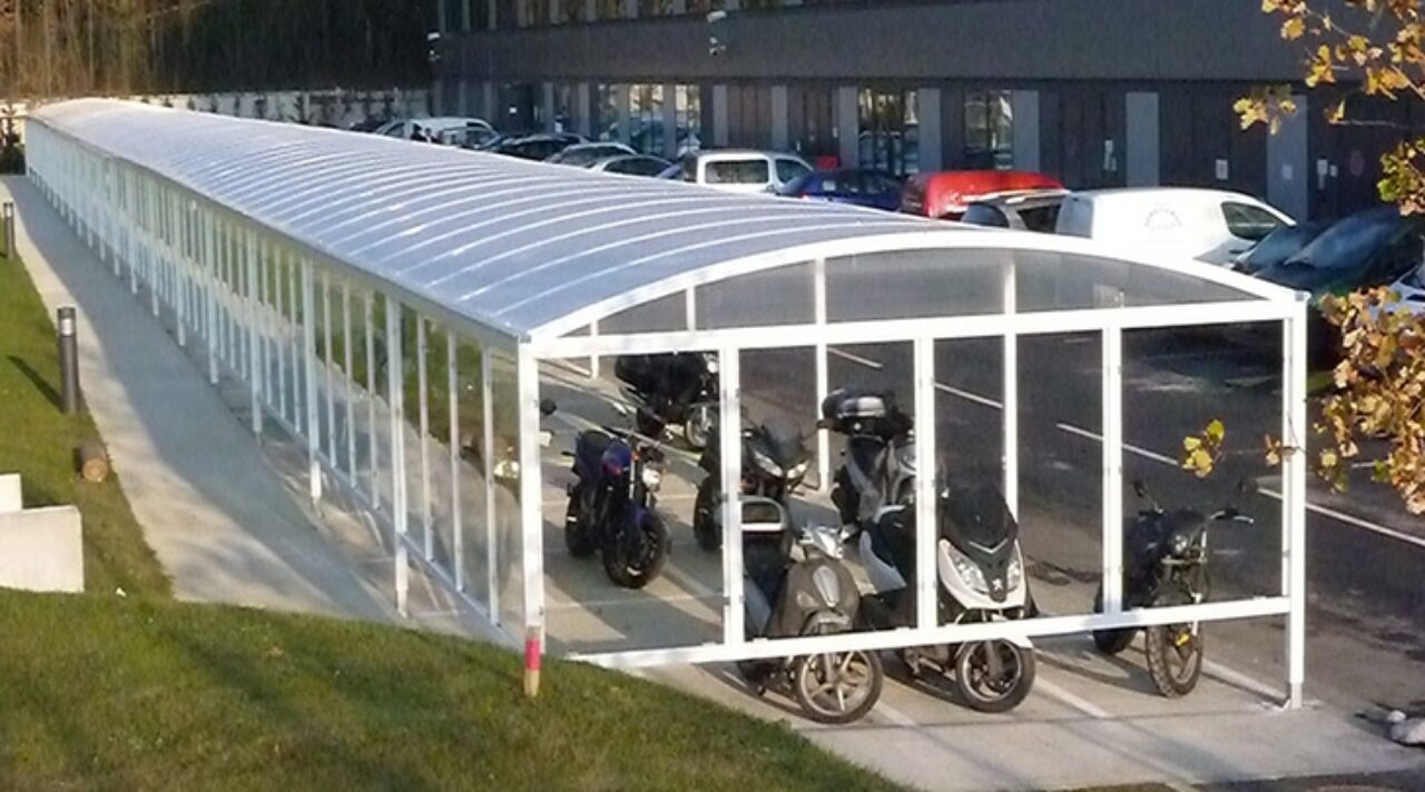 Abri vélos motos spécifiques - Base Varennes - Grande longueur  Blanc - bouygues meudon la foret (92)