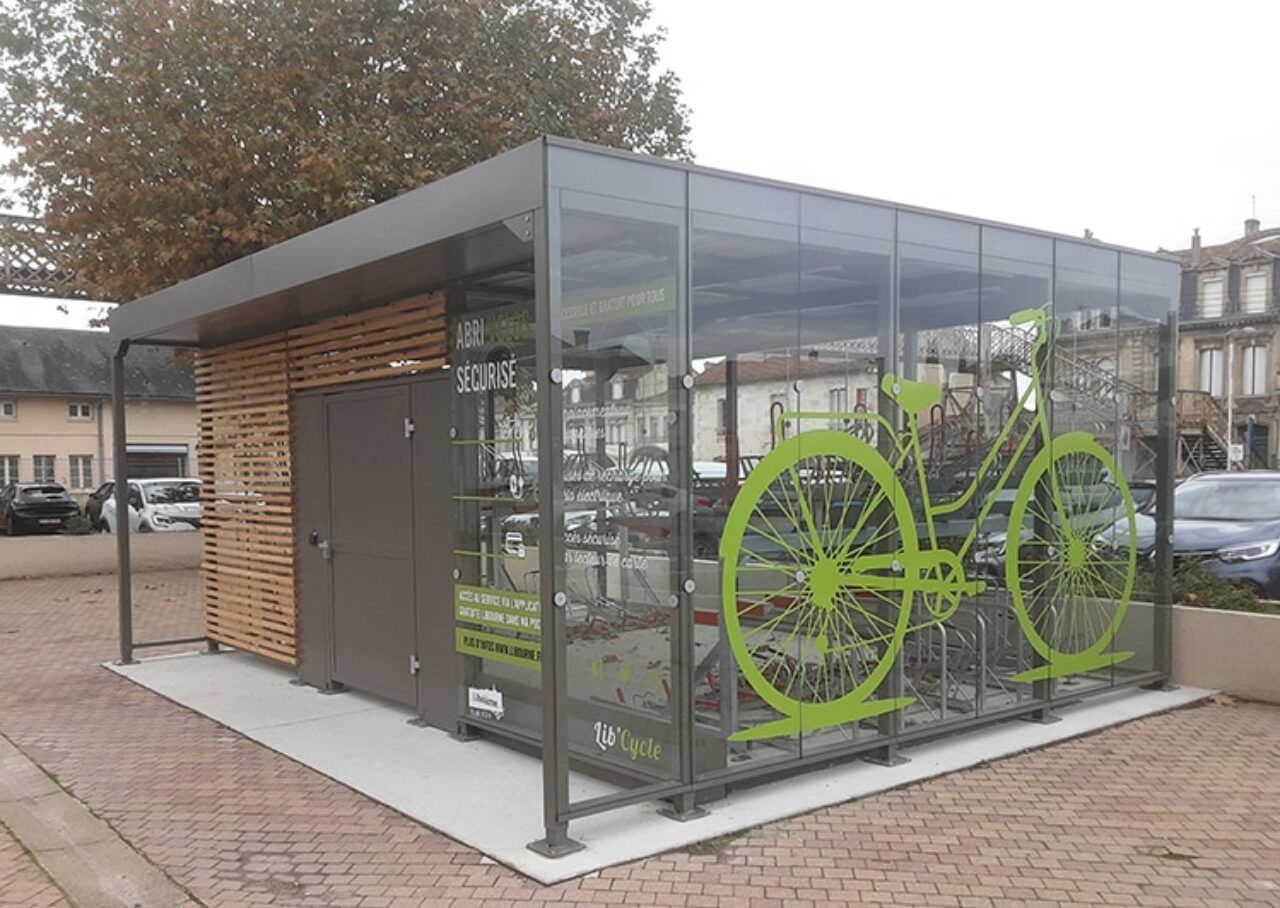 Abri velos sécurisé en verre - Square Plus d' Abriplus - Gare de Libourne (33) - Chantier UGAP