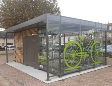 Abri velos sécurisé en verre - Square Plus d' Abriplus - Gare de Libourne (33) - Chantier UGAP