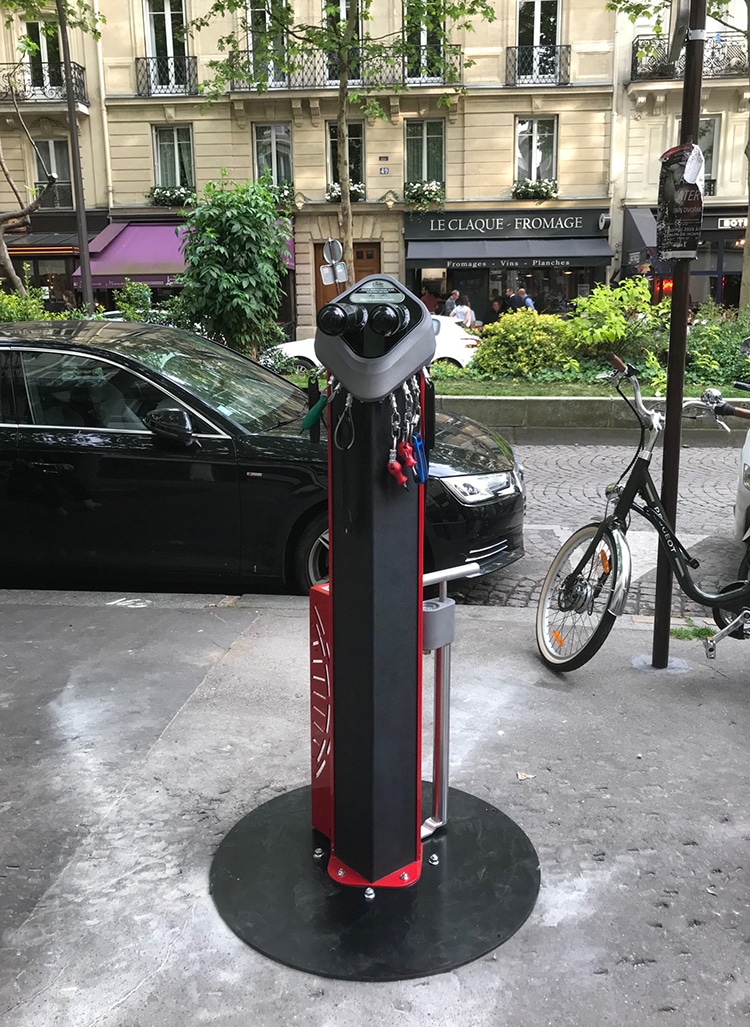 Borne de réparation & gonflage vélo -rue La Fayette - square Montholon & avenue Trudaine- Paris 9è