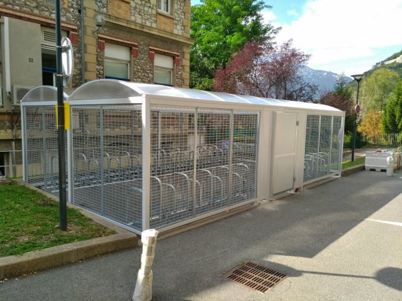 CHU Grenoble - Abri vélos Fleury 9m x 5m grillagé avec supports vélos Roméo - La Tronche (38)
