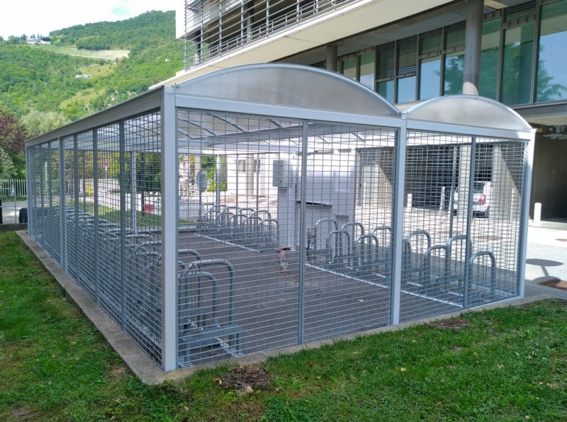 Centre Hospitalier Grenoble (38) - Abri a velo - Modèle Fleury grillage avec racks velos Romeo