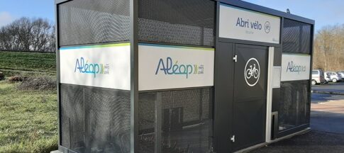 Consigne collective pour velos modèle NOMAD d'Abriplus à la gare SNCF de la Ménitré (49) - réseau Aléop PDL