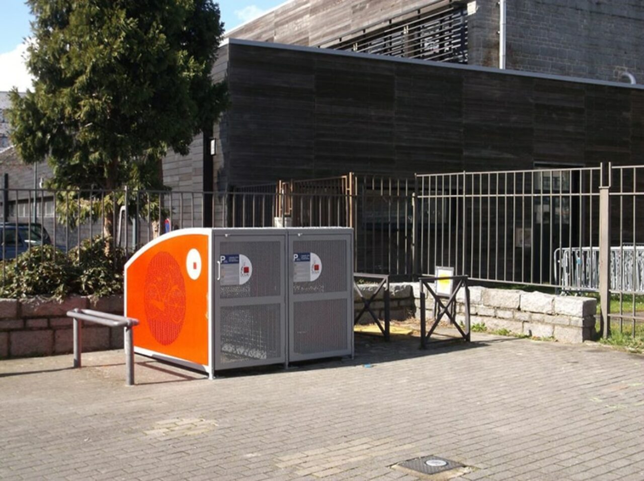 Consignes pour les vélos - Modèle Vel Box d'Abri Plus - Maison des associations - Douai (59)