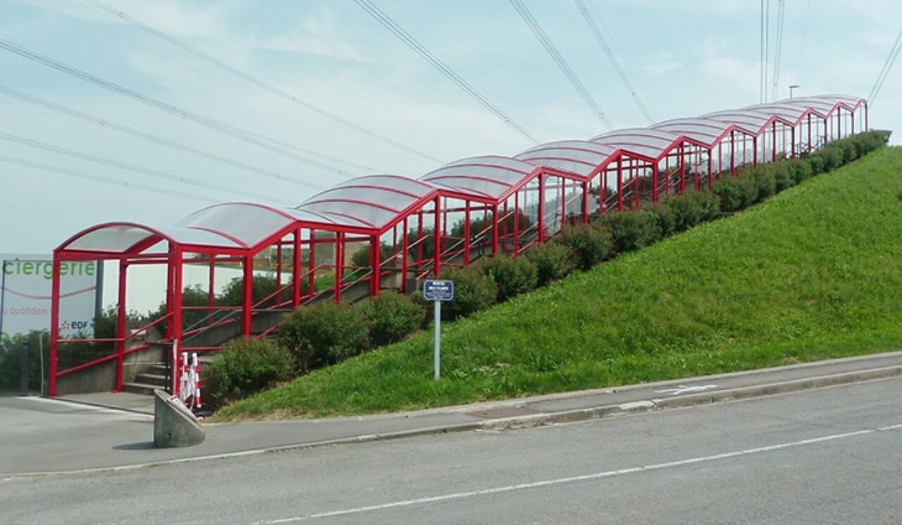 Equipements parking - Passage Couvert - Escalier extérieur rouge - EDF USIDF CATTENOM  (57)