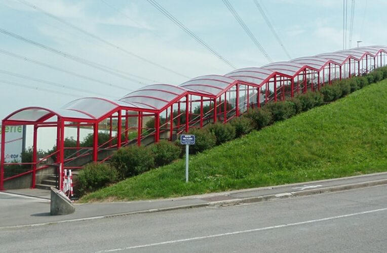 Equipements parking - Passage Couvert - Escalier extérieur rouge - EDF USIDF CATTENOM  (57)