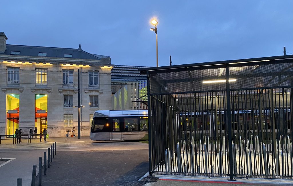 Abri vélo ModulEre - Abri velo sécurisé - Gare de Tours (37) - Vue 3