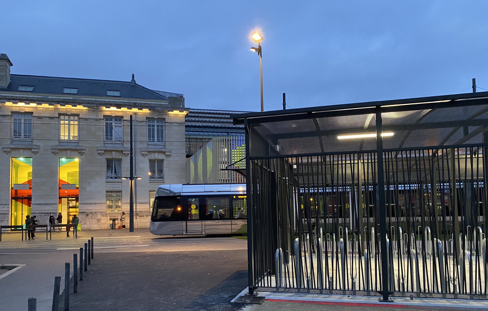 Abri vélo sécurisé - Gare de Tours