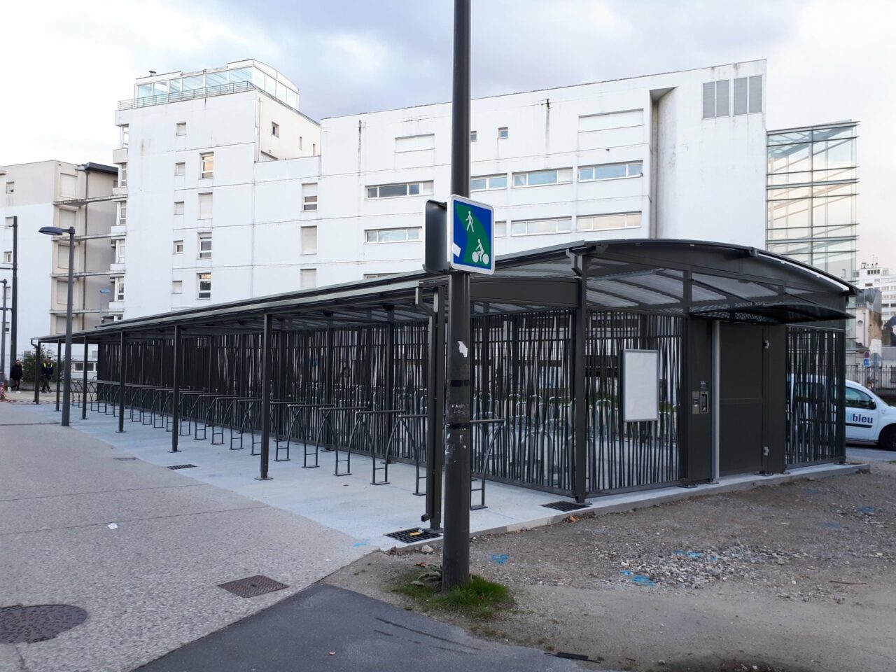 Abri vélo ModulEre - Gare de Tours (37)