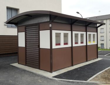 Grand local poubelles avec trappes recyclage - Beauvais Parc 4.70 m X 2.90m - Beauvais Diffusion - Résidence Fourcherolles dans l'Essonne (91)