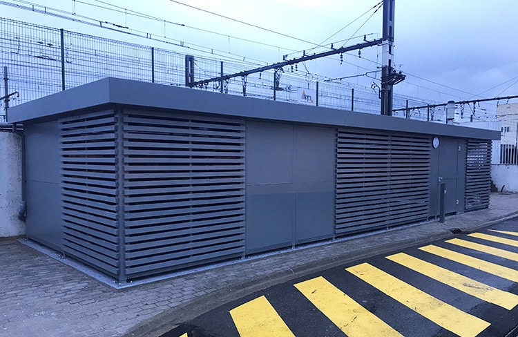 Local conteneurs de grande taille - modèle Modulere bois et acier - Gare de Massy TGV (91)