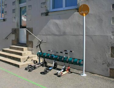 Rack vélos - Support trottinette - Ecole avec trottinettes - Saint Philibert de Grand Lieu (44)