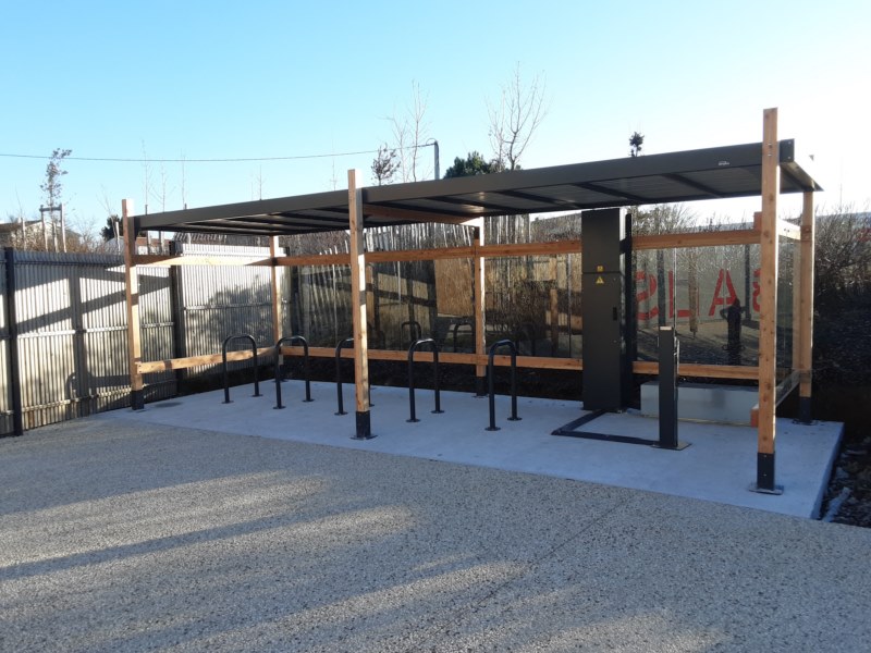 Abri Plus - Abri vélo bois Naturelli - Saint-Hilaire-de-Riez - Borne e-park recharge VAE