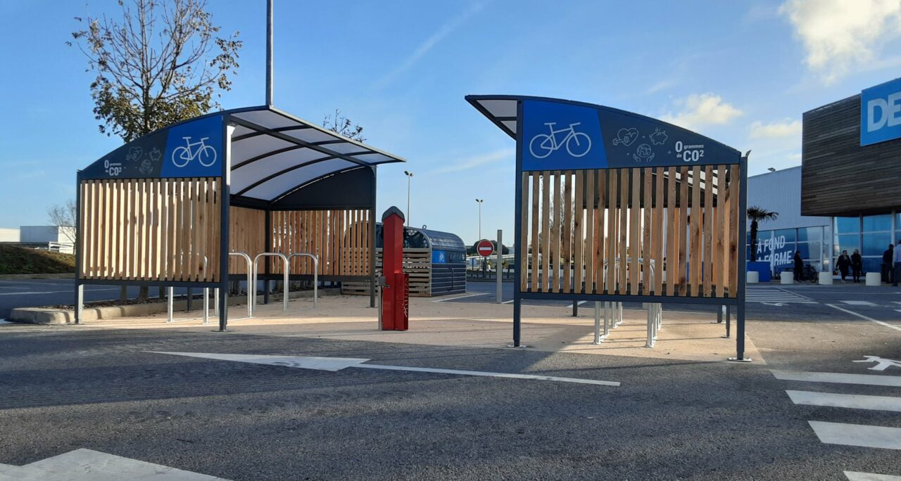 Abri Plus - Parking vélos - Decathlon Sables d'Olonne (85) - Abri vélo