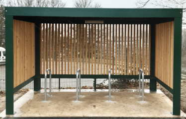 Abri Plus - Abri vélos ouvert bois PESCARA - Crèche Eisenhower à Lyon (69)