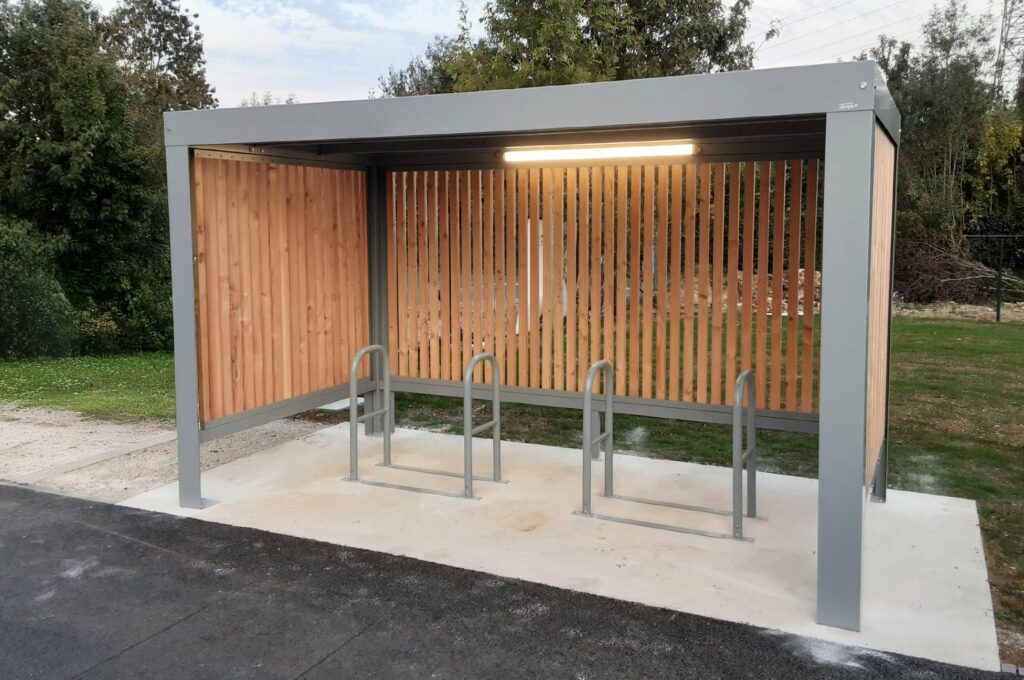 Abri plus - Abri vélos Pescara bois et arceaux vélos en A