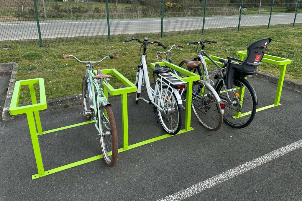 Abri Plus - Arceaux vélos reliés en O - borne vélo Alvéole plus