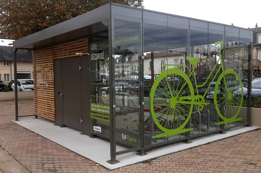 Abriplus - fabrication et pose de signalétique sur abri vélos SQUARE+