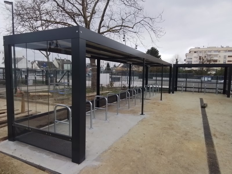 Abriplus - abri vélo Lycée Chateaubriand (35) Rennes - Abri Pescara + Bornes A + Abri Pescara