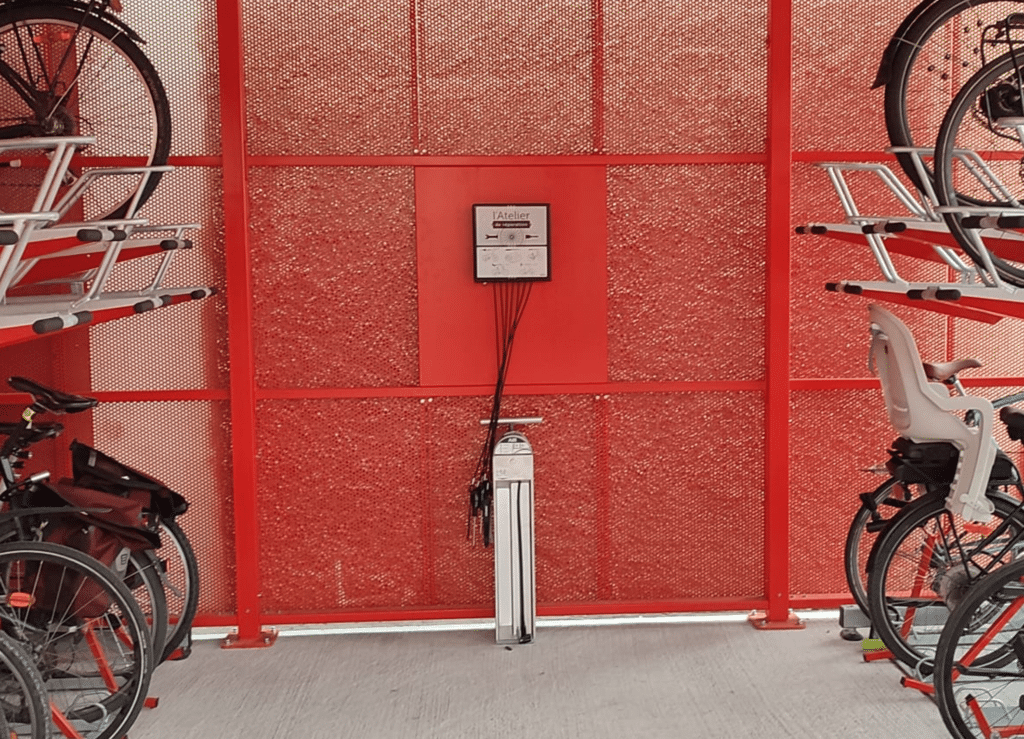 Abriplus - boite à outils mural - équipement vélos