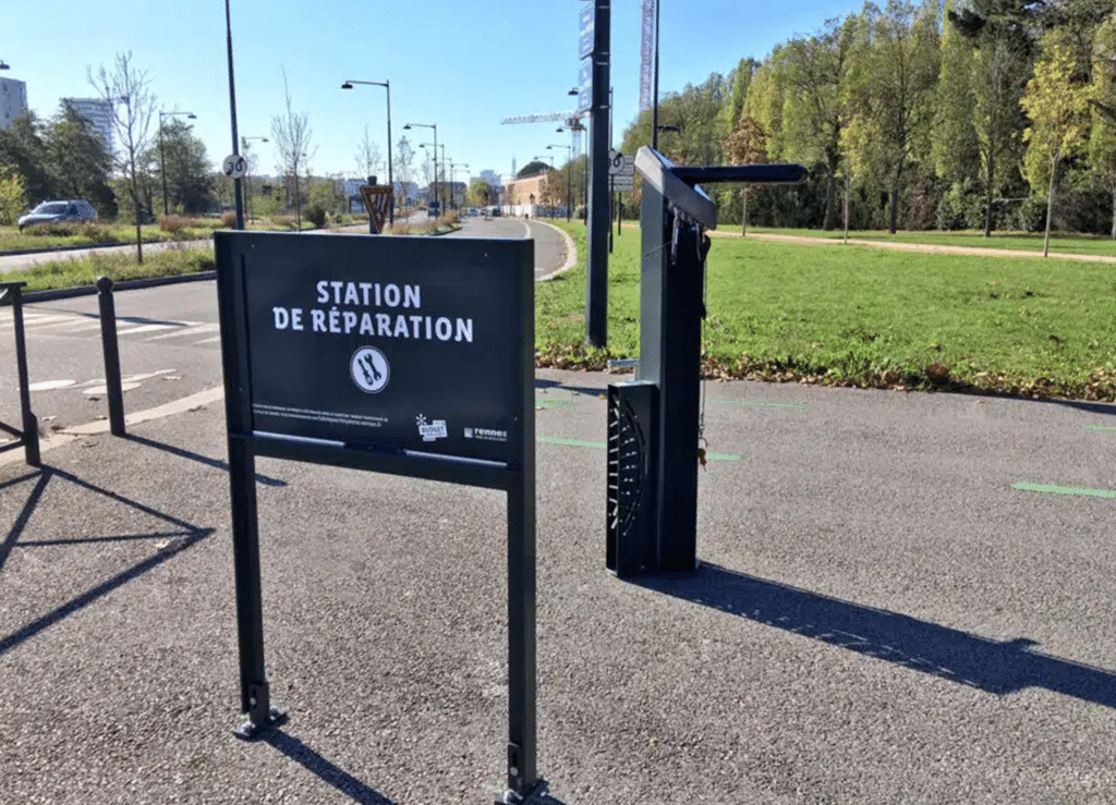 Abriplus - station de réparation vélos - équipement vélos