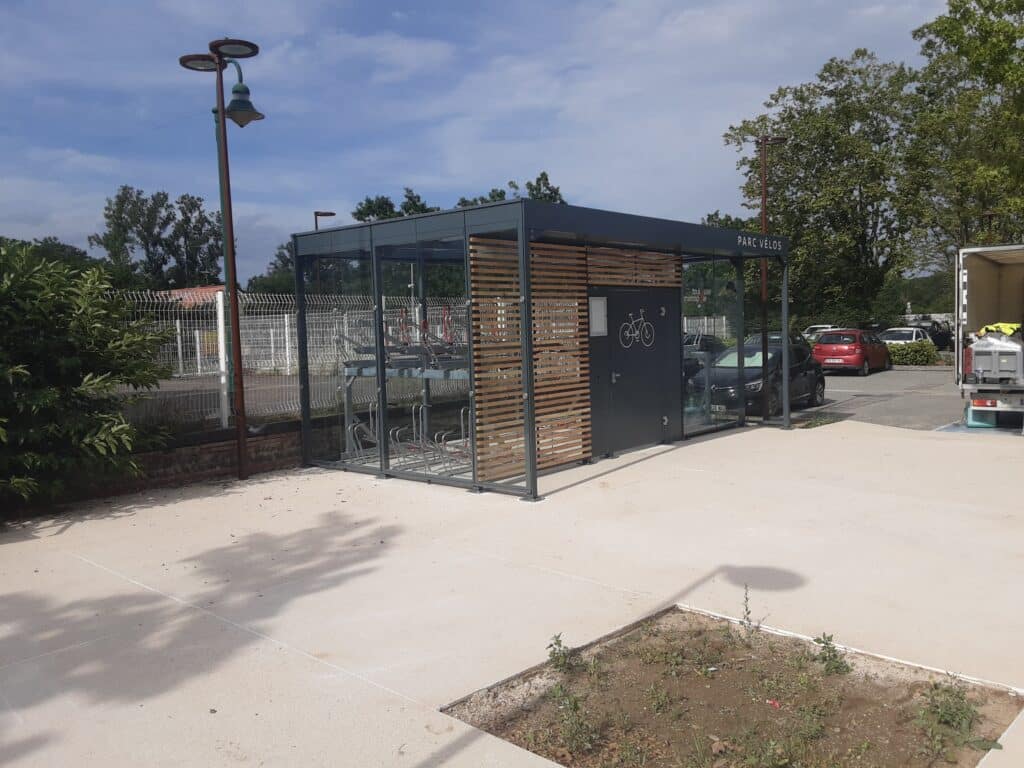 Abri Plus - stationnements vélos SQUARE + - Gare de Pibrac (31)