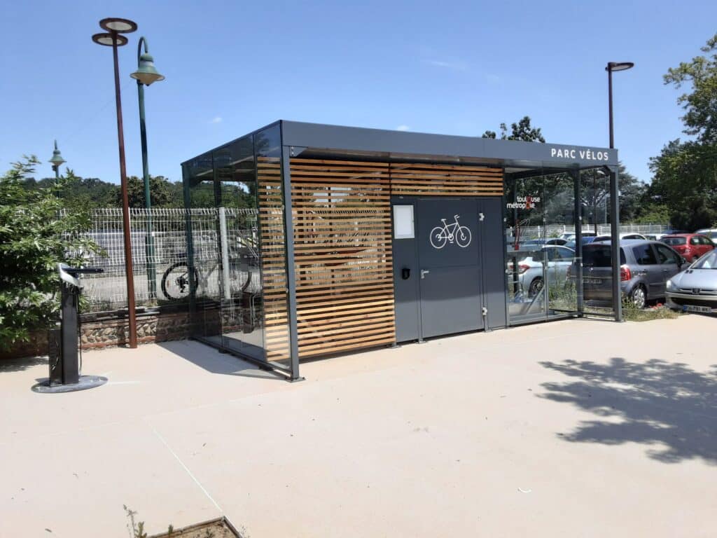 Abri Plus - stationnements vélos SQUARE + - Gare de Pibrac (31)