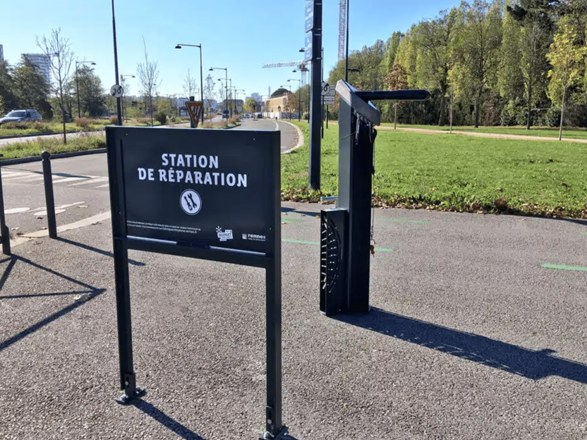 Abriplus - station de réparation vélos - équipement vélos