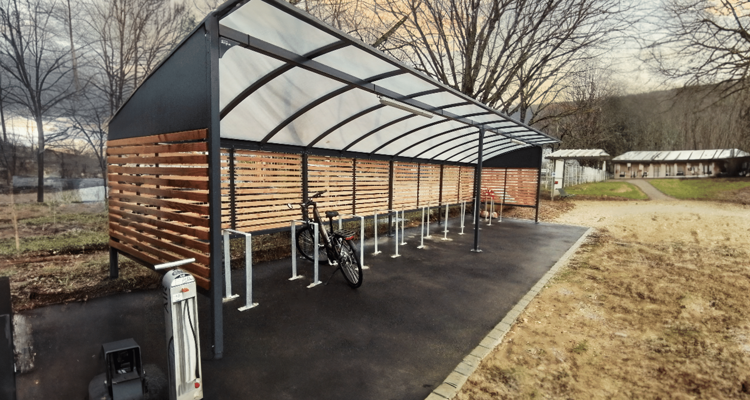 Flowbird (25) Besançon - Abri vélos Grand Lieu NC 10 x2.5 BH + 10 Bornes Upla + Pompe Manuelle - 160290