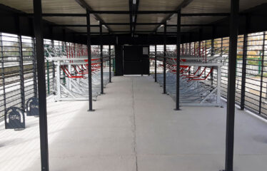 Gare (44) Savenay via DTG Co Siege - Abri Modul'Ere 19x6.50m cadre barreaudé + cadre haut tôle pleine INTERIEUR -