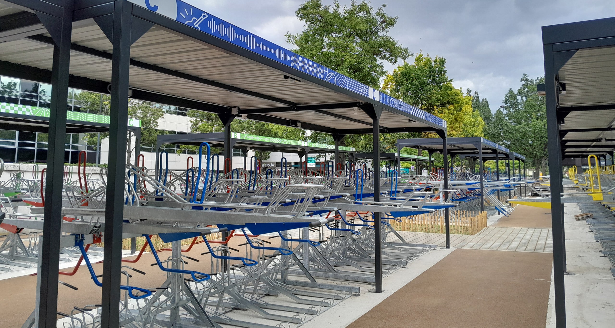 Abriplus - JO Paris 2024 - Racks doubles 2 Park Up bleu