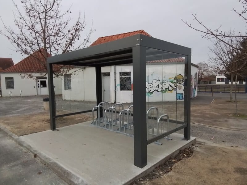 Abriplus - Abris vélos La Maison du Temps Libre (65) Aureilhan via la mairie - Abri Pescara S 4.00mx2.20m peint + Supports Vélos Roméo - 143382