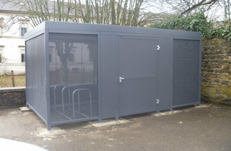 Abriplus - Ville de Dole (39) via UGAP - Abri Fleury 5x3 + 2 Bornes vélos en U reliée 3U galva - 122316
