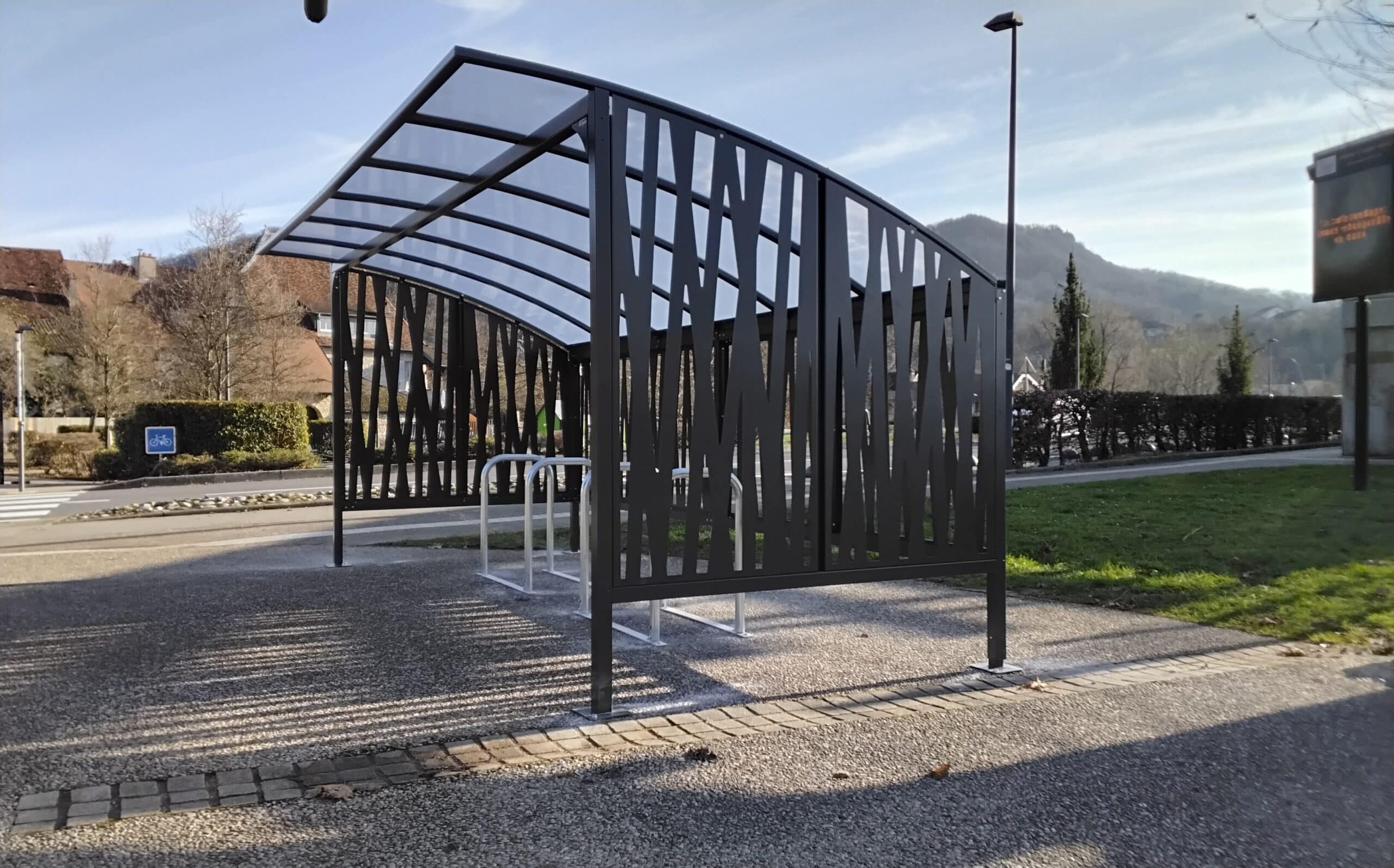 Abriplus - abri vélos ouvert - parking du stade Avanne Aveney (25)