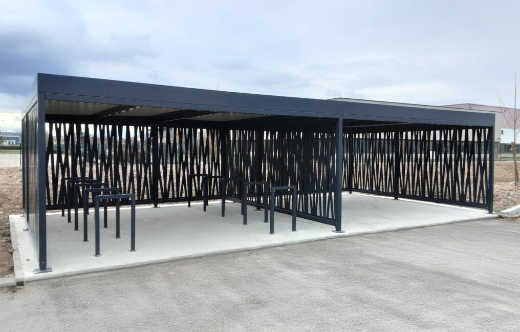 Abriplus - parc à vélos ouvert - modèle Mosaïc - habillage zèbre (67)Molsheim