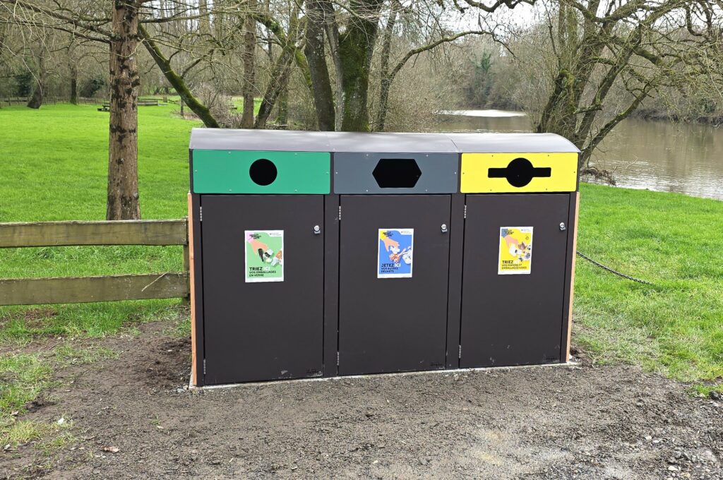 Abri plus - Abri bac tri sélectif hors foyer Multiflux