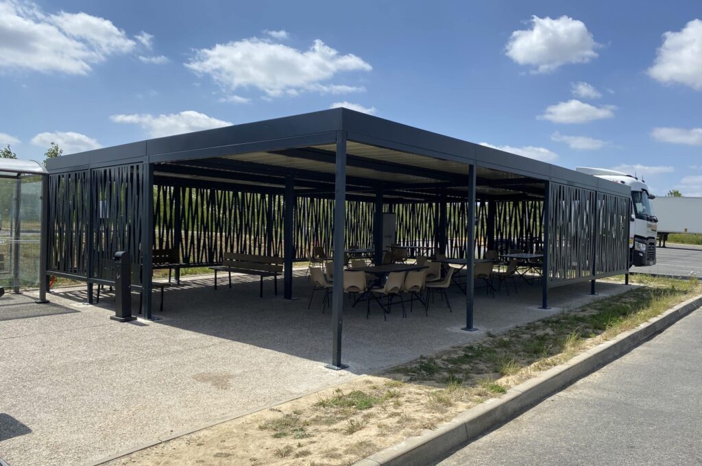 Abriplus - ombrière de parking - toiture blanche