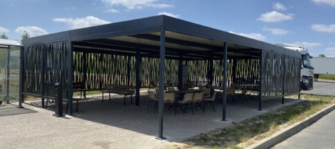 Abriplus - ombrière de parking - toiture blanche