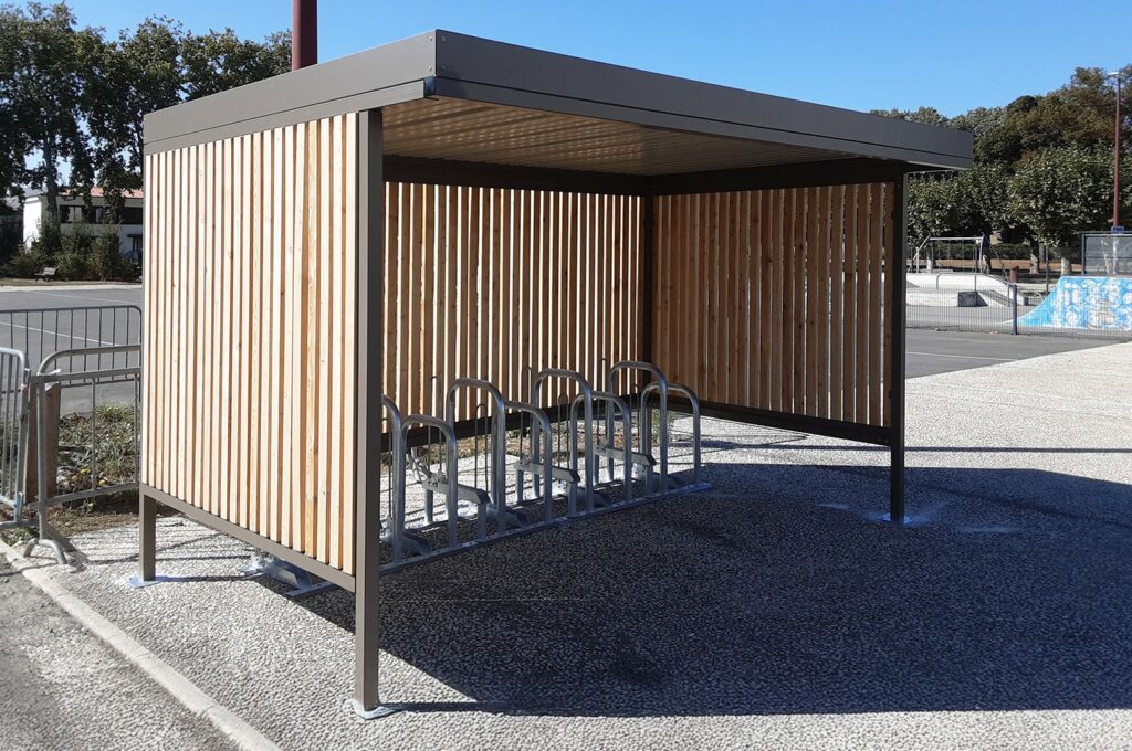 Abri plus - Parc vélos en bois - place de Verdun (85) Fontenay le Comte