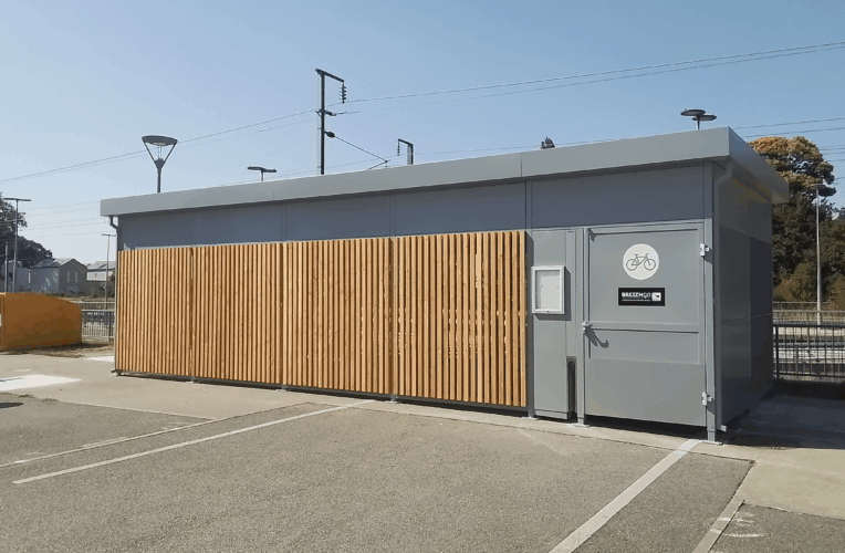 Abriplus - Abri vélos sécurisé - gare de Questembert ( 56)