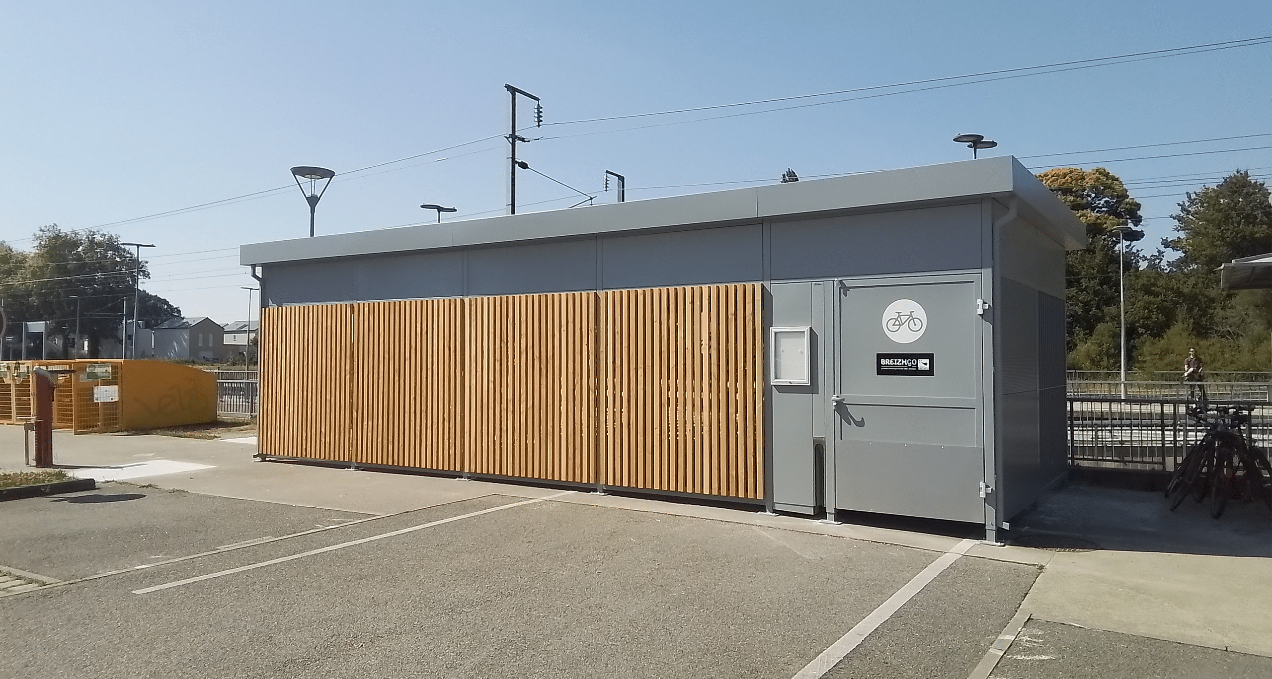Abriplus - Abri vélos sécurisé - gare de Questembert ( 56)