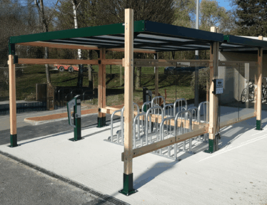 Abriplus - abri vélos ouvert en bois - supports vélos - Compiègne (60)
