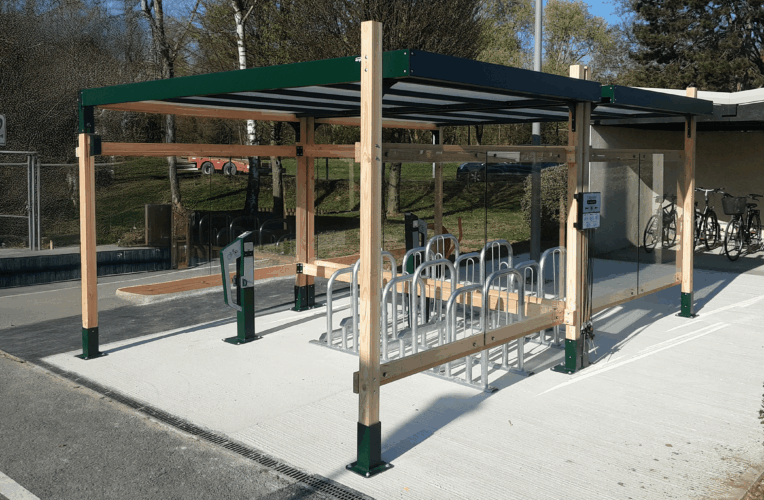 Abriplus - abri vélos ouvert en bois - supports vélos - Compiègne (60)
