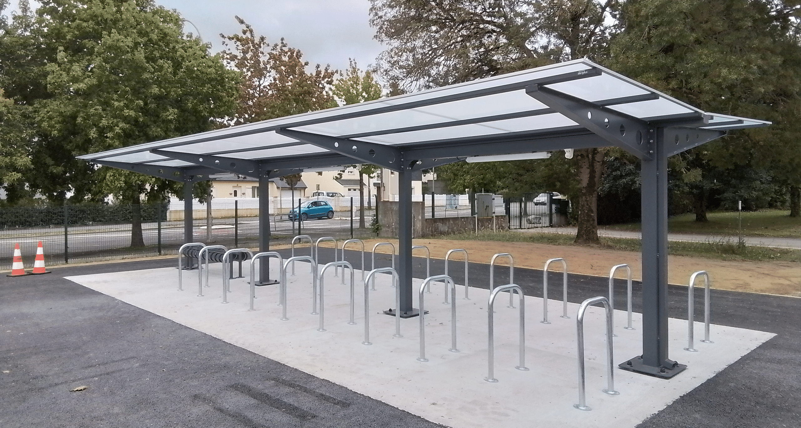 Abriplus - Abris vélos Vernon - Borne U - Collège de Saint-Nazaire (44)