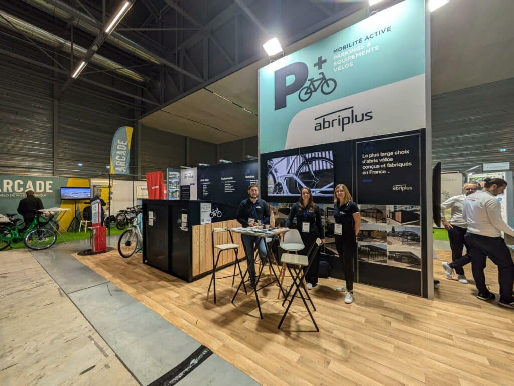 Les équipes Abri Plus sur le stand du salon 2024