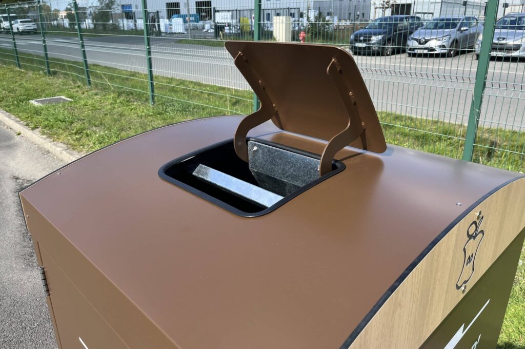 Abri bac biodéchets Biodflux - Trappe fermée