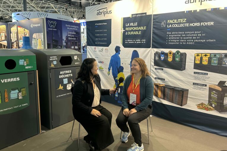 Maëlle Joulin et Géraldine Guiot sur le stand AbriPlus à Pollutec