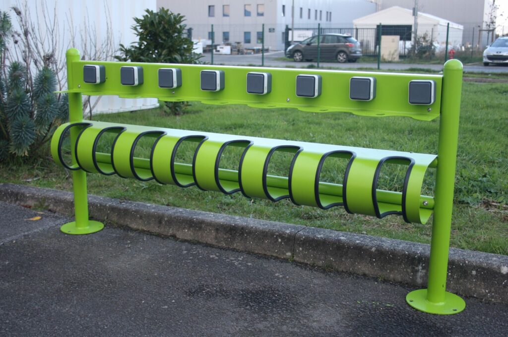 Abriplus - Range-trottinettes - Prise recharge trottinette électrique