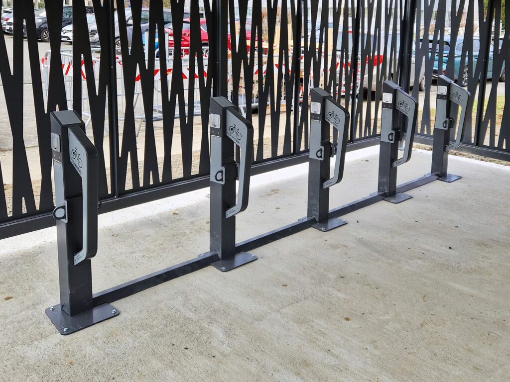 Borne stationnement et recharge pour vélos électriques E-Park